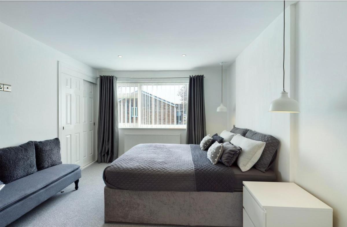 Inviting 2-Bed House in Newcastle upon Tyne - Housity