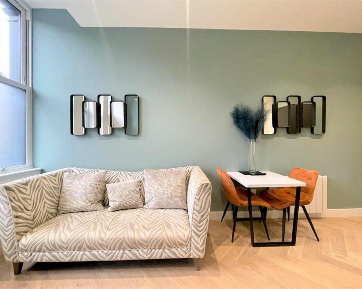 Trendy and Newly Reno'd 1 Bed Nr The Meadows - Housity