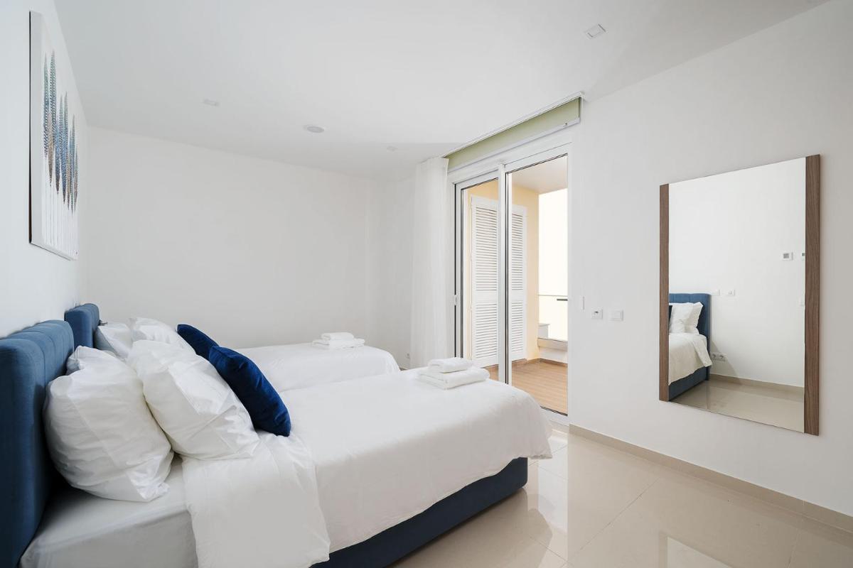 Lagos Marina View 11 With Pool by Homing - Housity