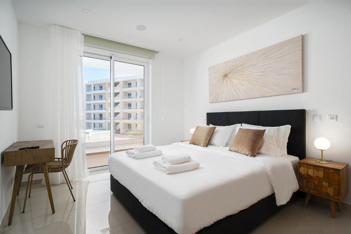 Lagos Marina View 11 With Pool by Homing - Housity