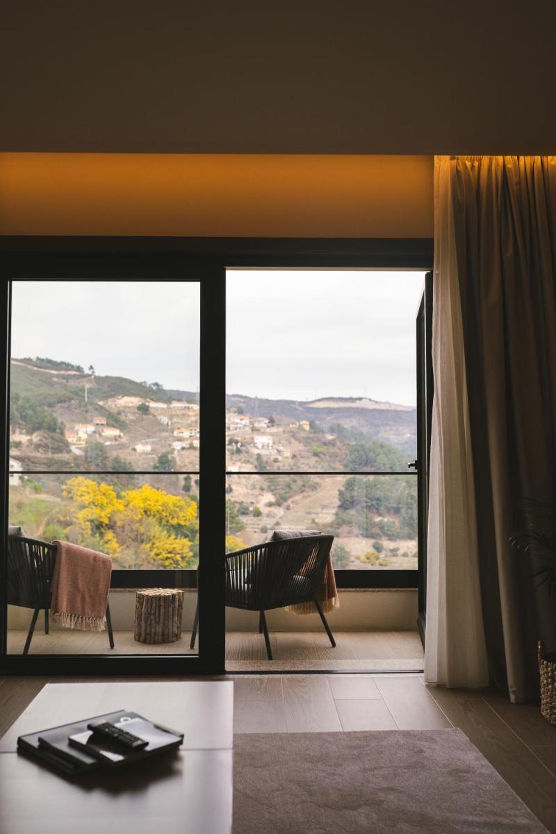 Uma vista geral da montanha ou uma vista da montanha a partir do hotel
