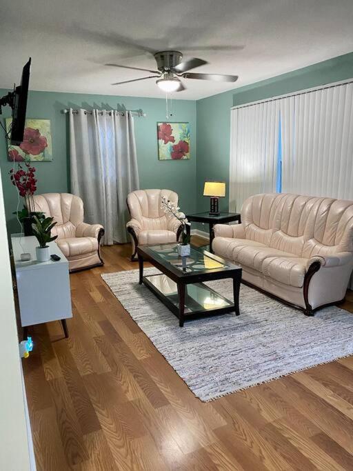 Relaxing at Redstone 3 Bedroom House - Housity