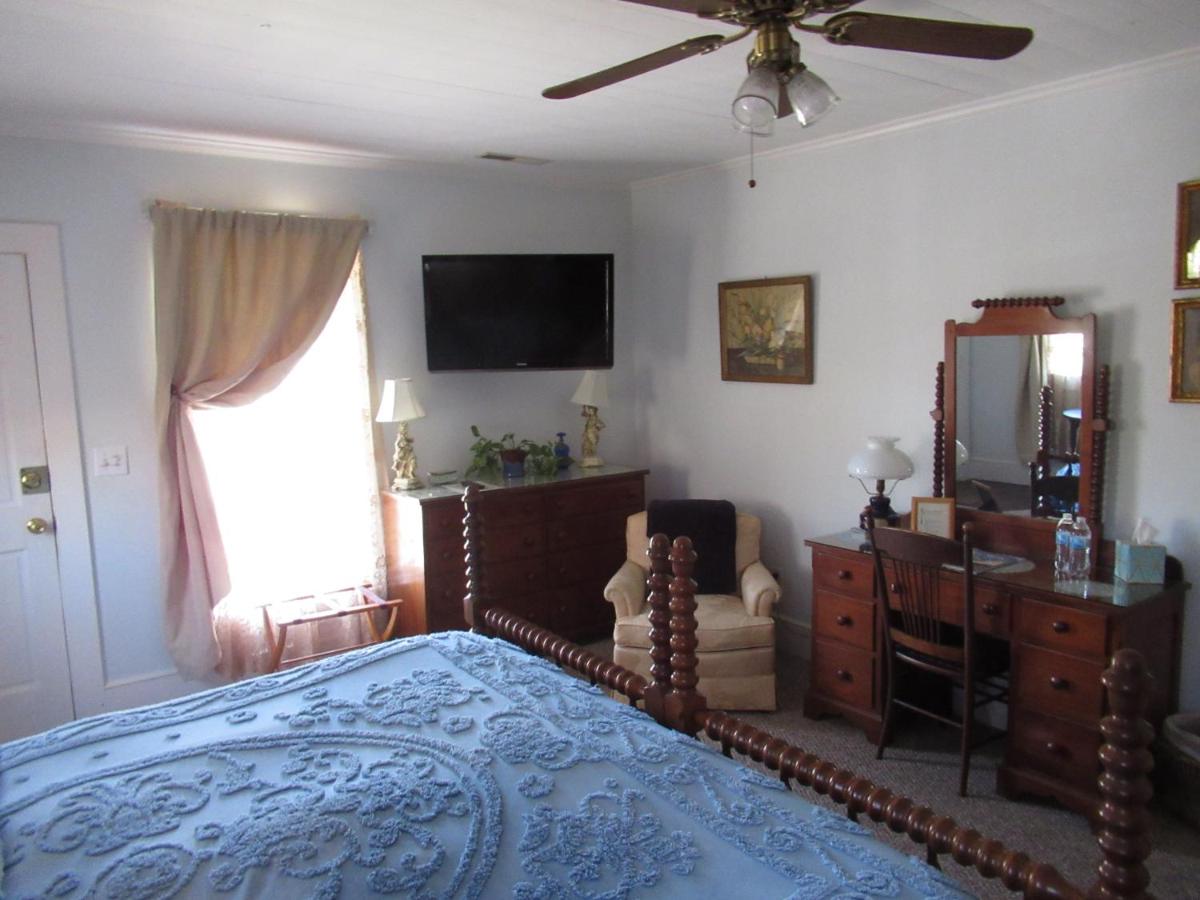 Carrier Houses Bed & Breakfast - Housity