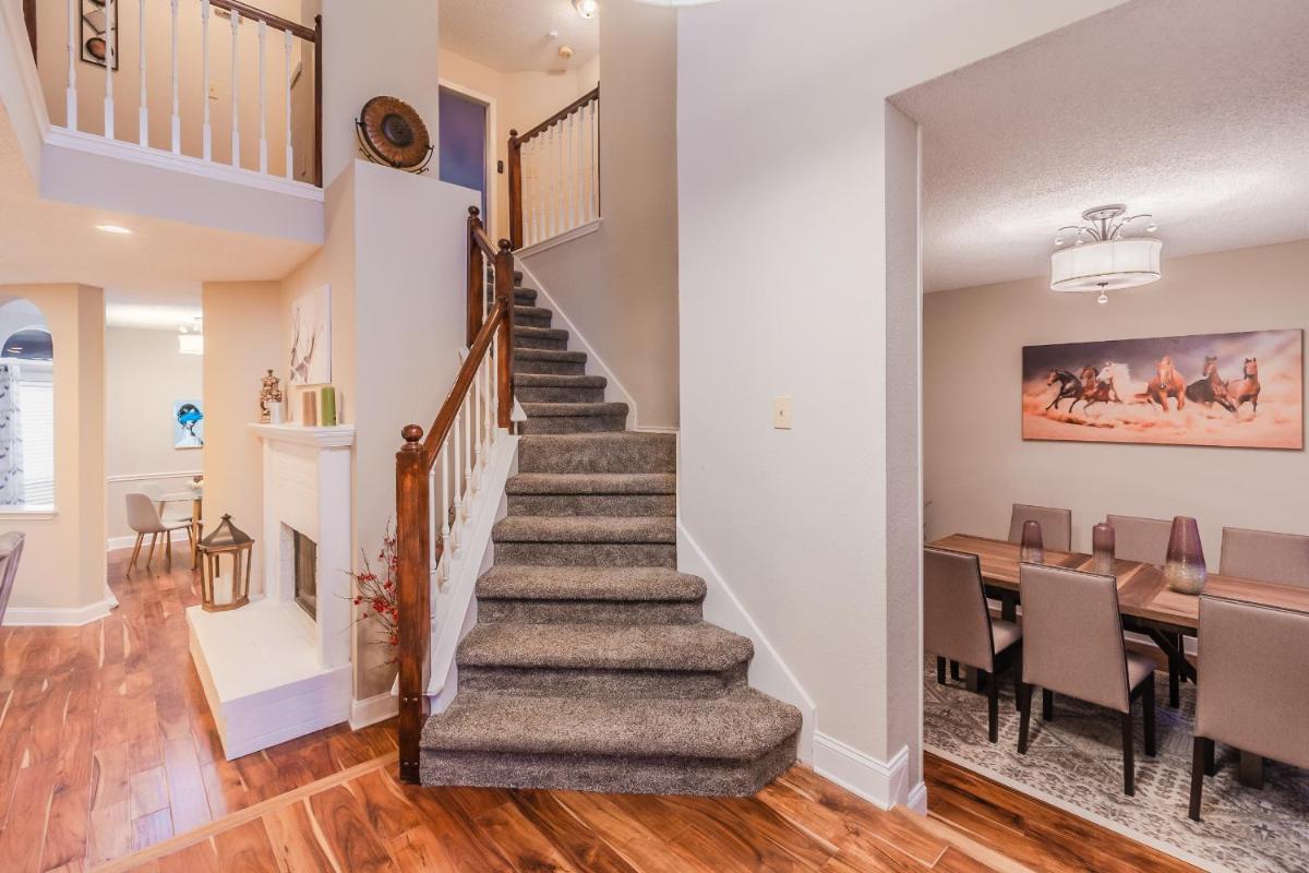* *ASTOUNDING HOUSE **Perfect for Family and friends , Pool , Hot Tub, & GAME ROOM - Housity