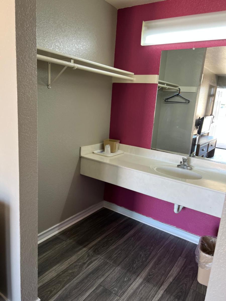 COUNTRY INN MOTEL - Housity