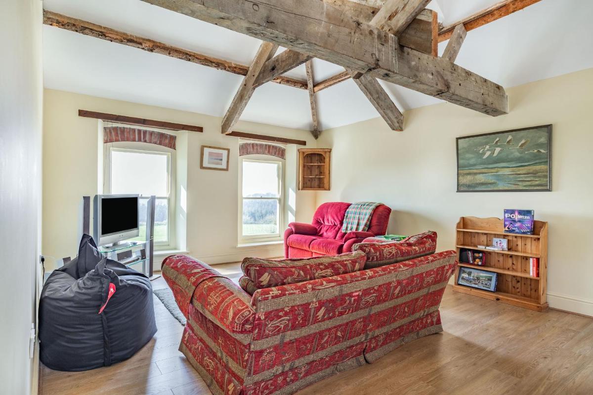Tregoninny Vineyard and Woodland Farmhouse - Housity