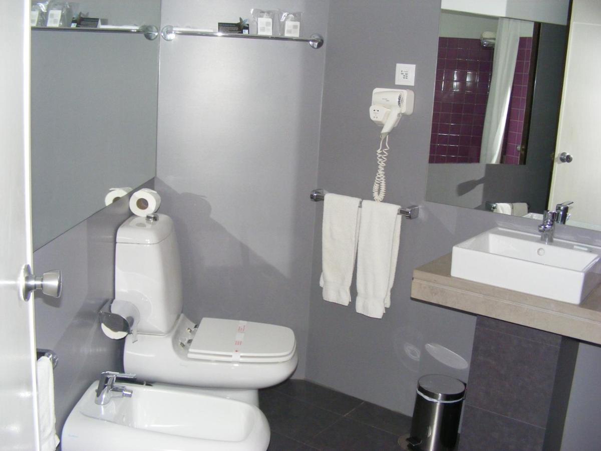 Uma casa de banho em Rocamar Exclusive Hotel & Spa - Adults Only