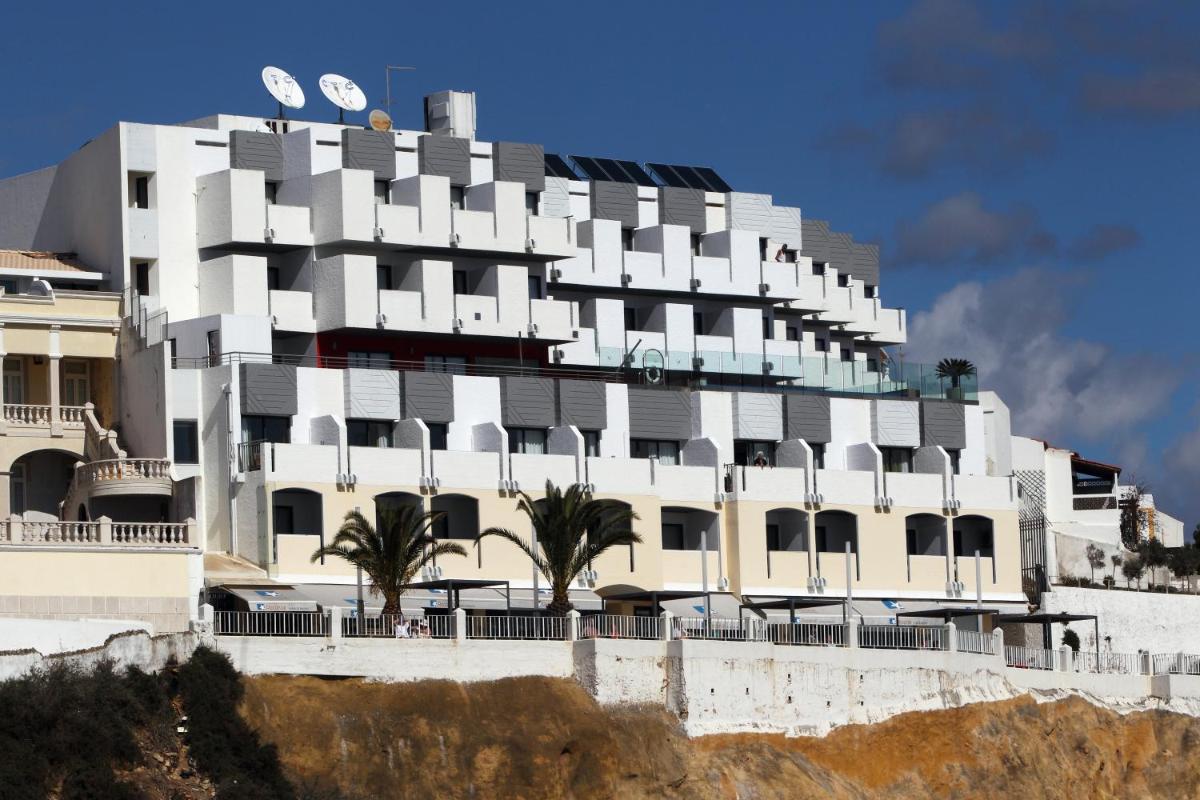 O edifício onde o hotel está situado