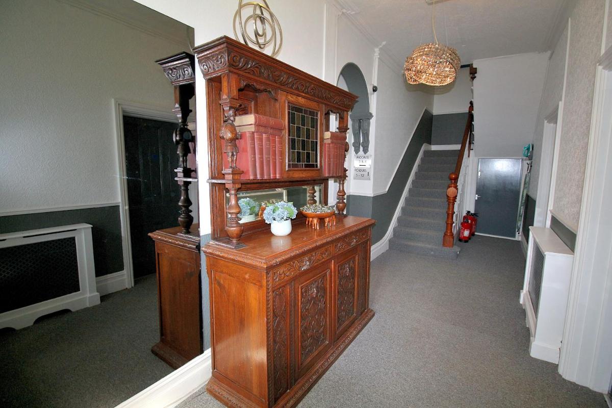 Hamilton Hotel - Housity
