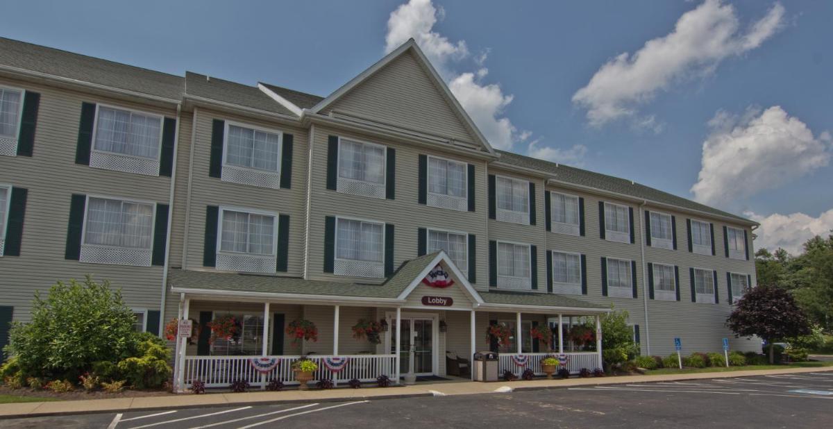 Coshocton Village Inn & Suites - Housity