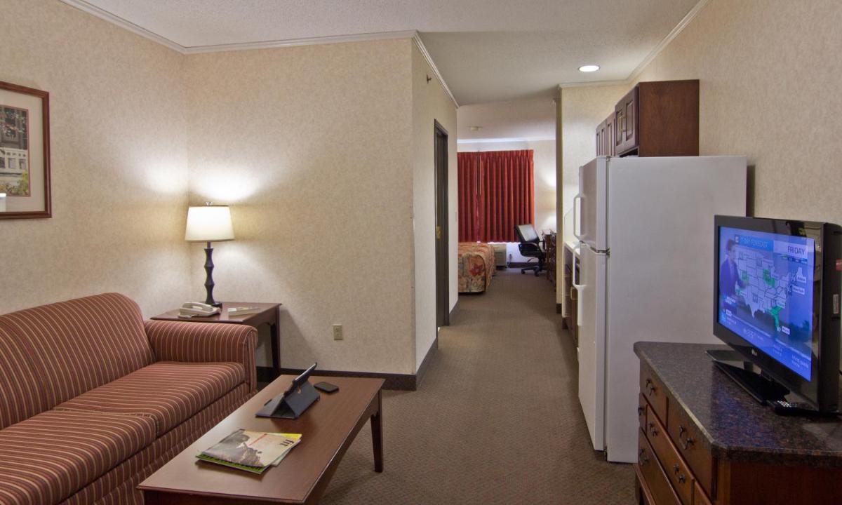 Coshocton Village Inn & Suites - Housity