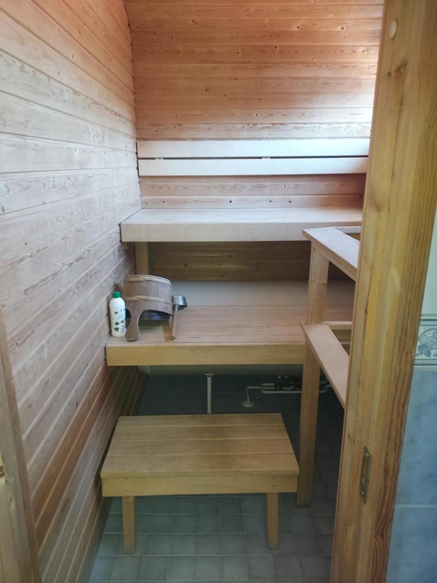 Punainen paritalo - Housity