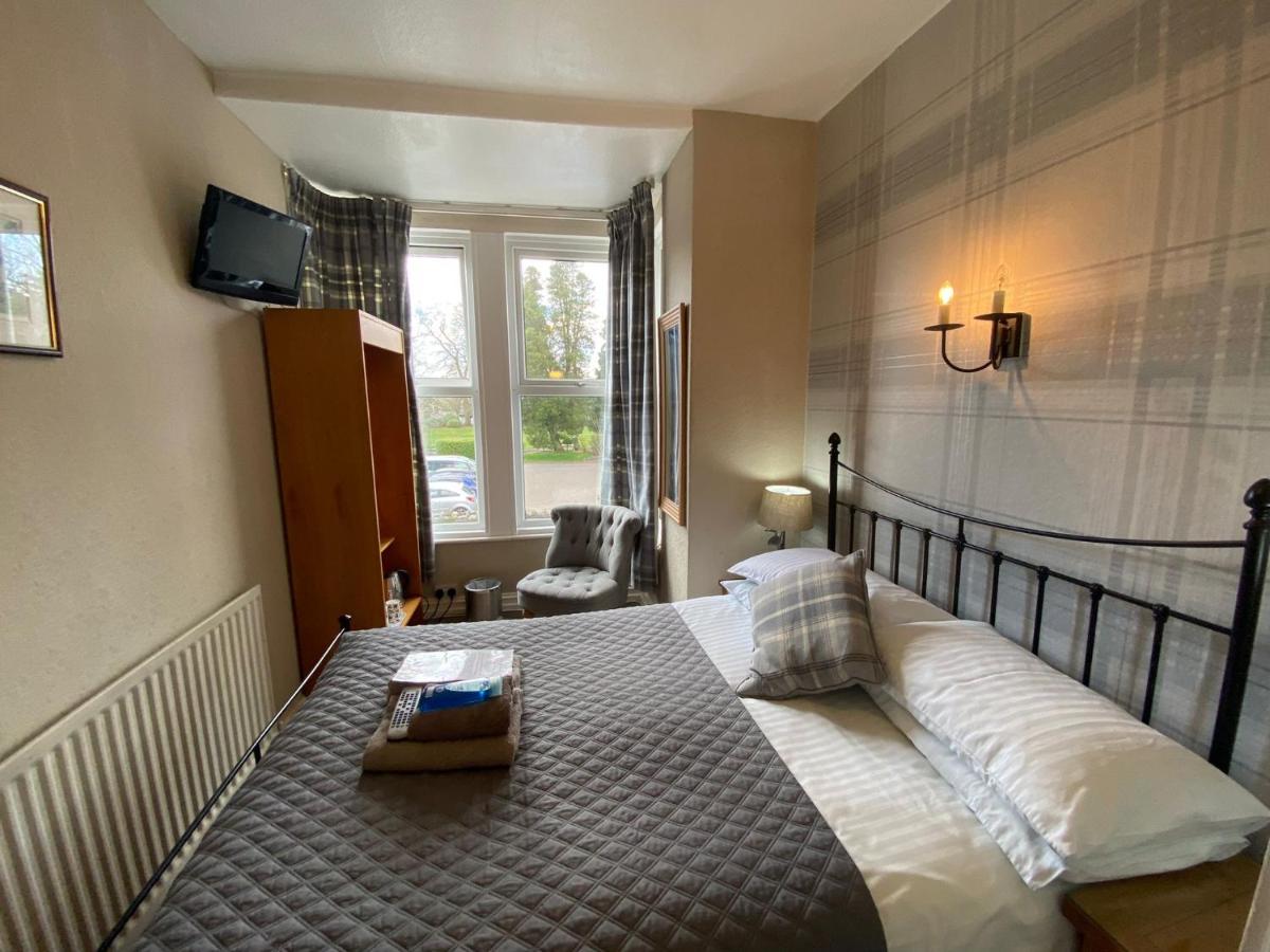 Autumn Leaves Guest House - Housity