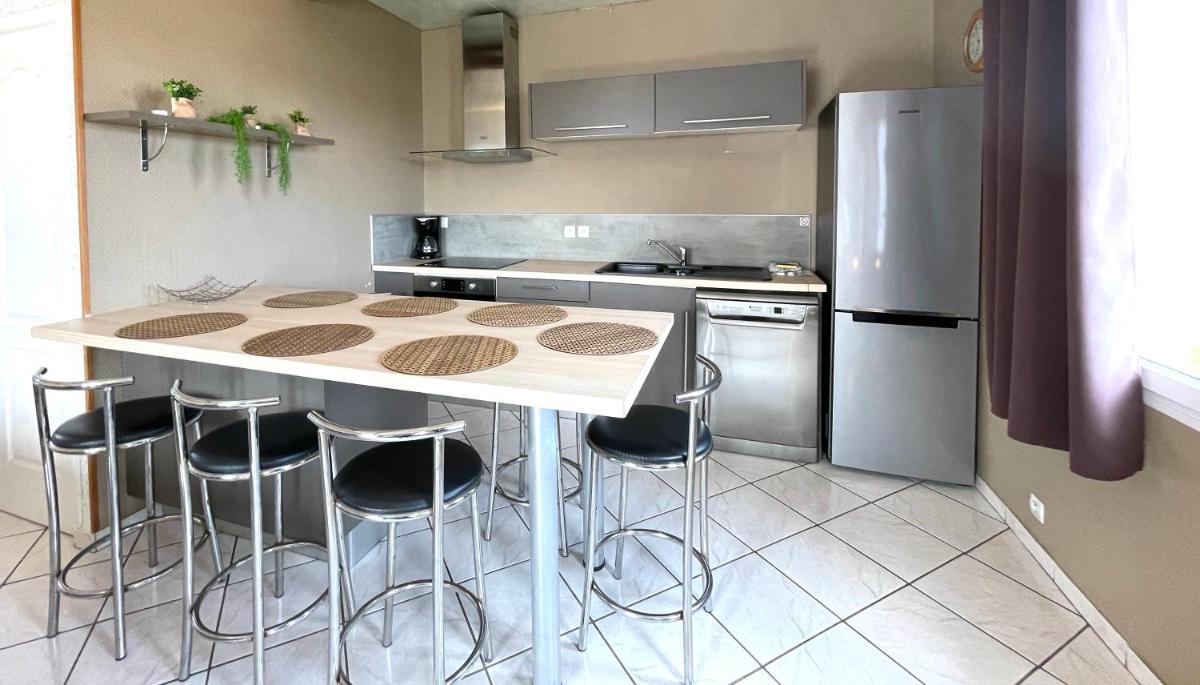 Cuisine ou kitchenette dans l'établissement La Maison Blanche
