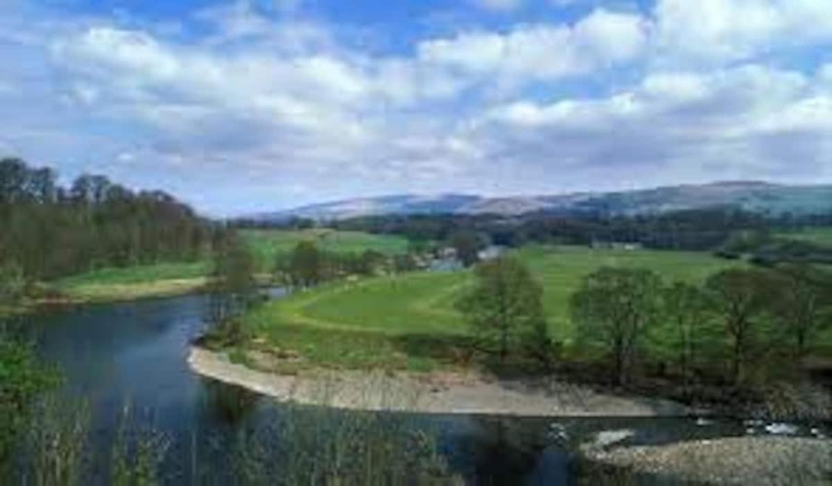 Delightful 'Cypress Cottage' Brookhouse Lancaster - Housity