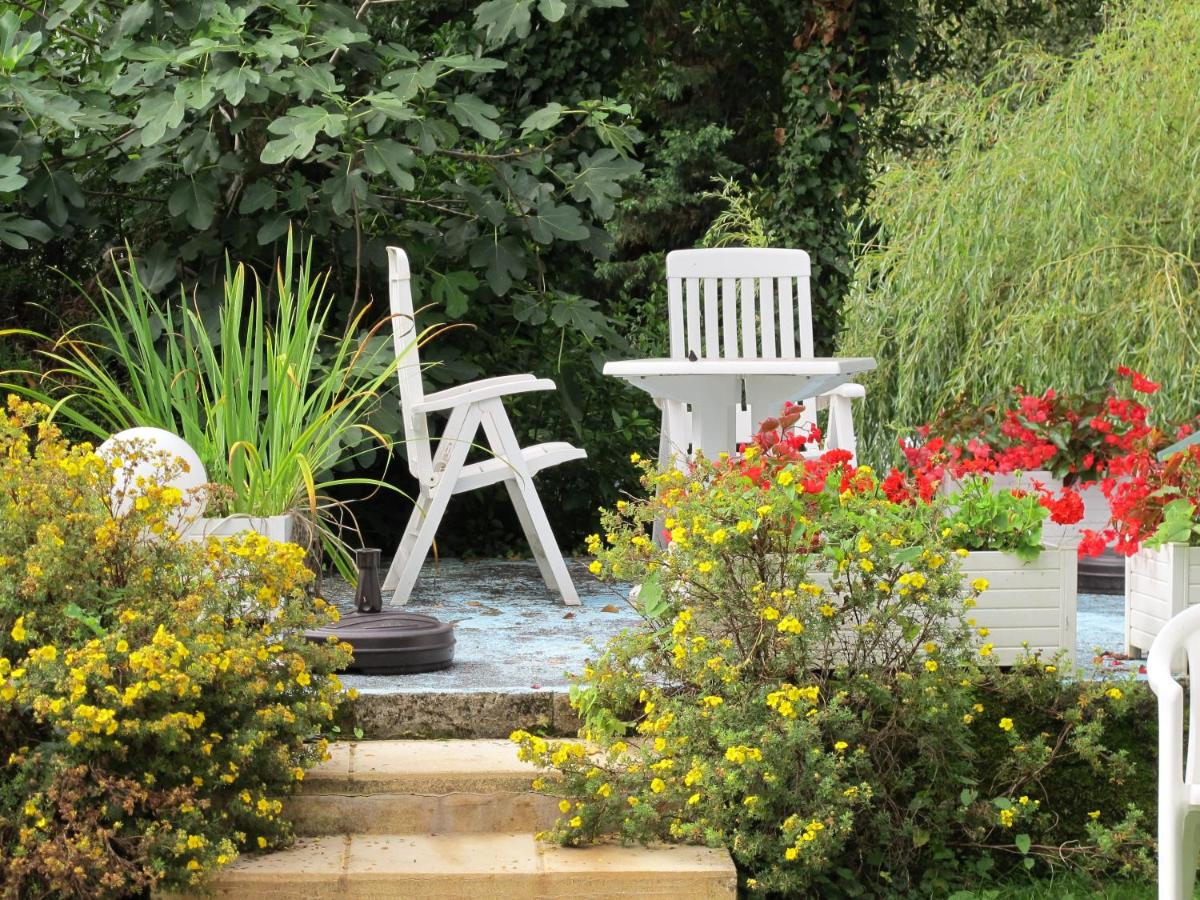 Jardin de l'établissement Logis Deshors-Foujanet