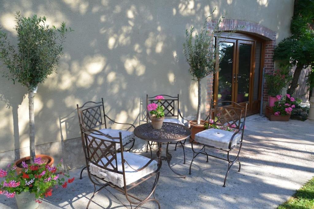 Gites Le Segur - Wisteria Cottage - Housity
