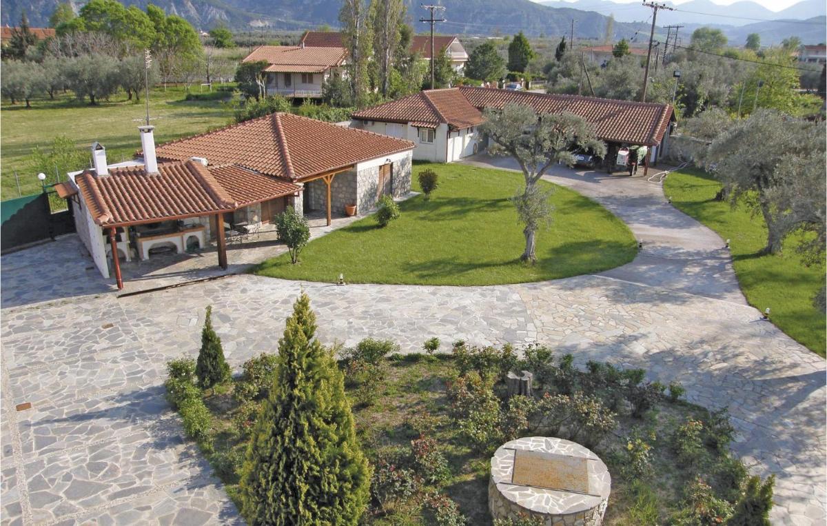 Awesome Home In Kamena Vourla - Housity
