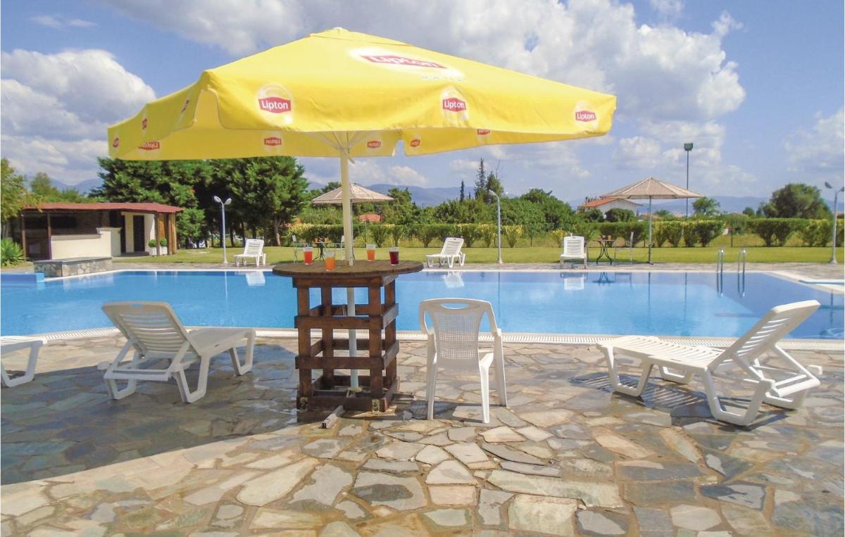 Awesome Home In Kamena Vourla - Housity