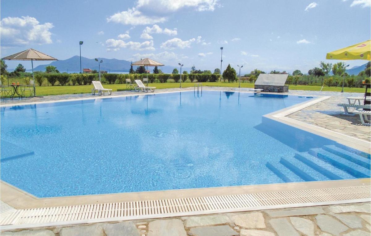 Awesome Home In Kamena Vourla - Housity