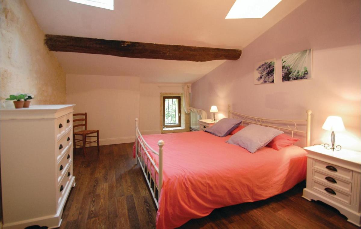 Amazing home in St Germain with 4 Bedrooms and Outdoor swimming pool - Housity
