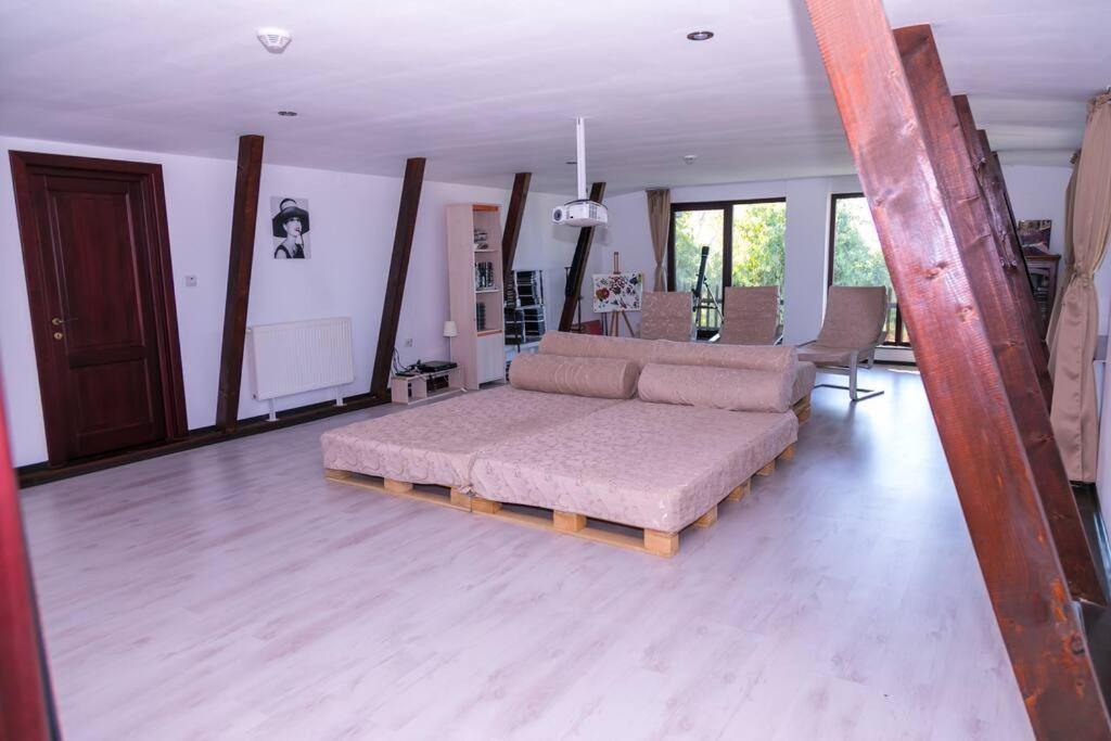 Casa din deal - Housity