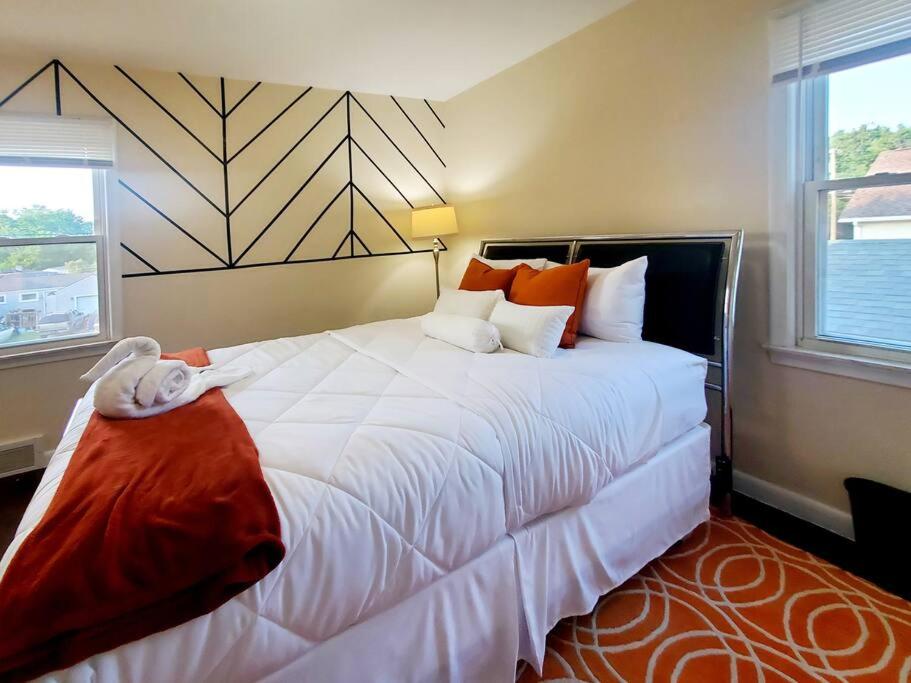 The Joslyn Chateau, a tri-level home that sleeps 8 with a king master - Housity