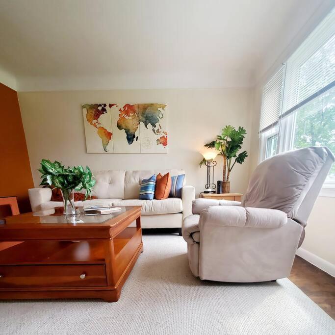 The Joslyn Chateau, a tri-level home that sleeps 8 with a king master - Housity