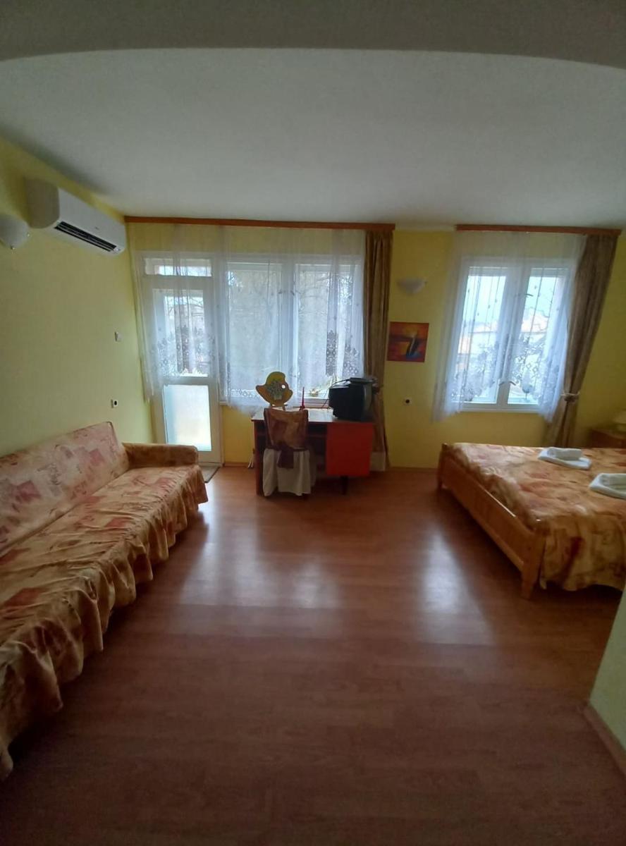 Hadjibulevata Guest House - Housity