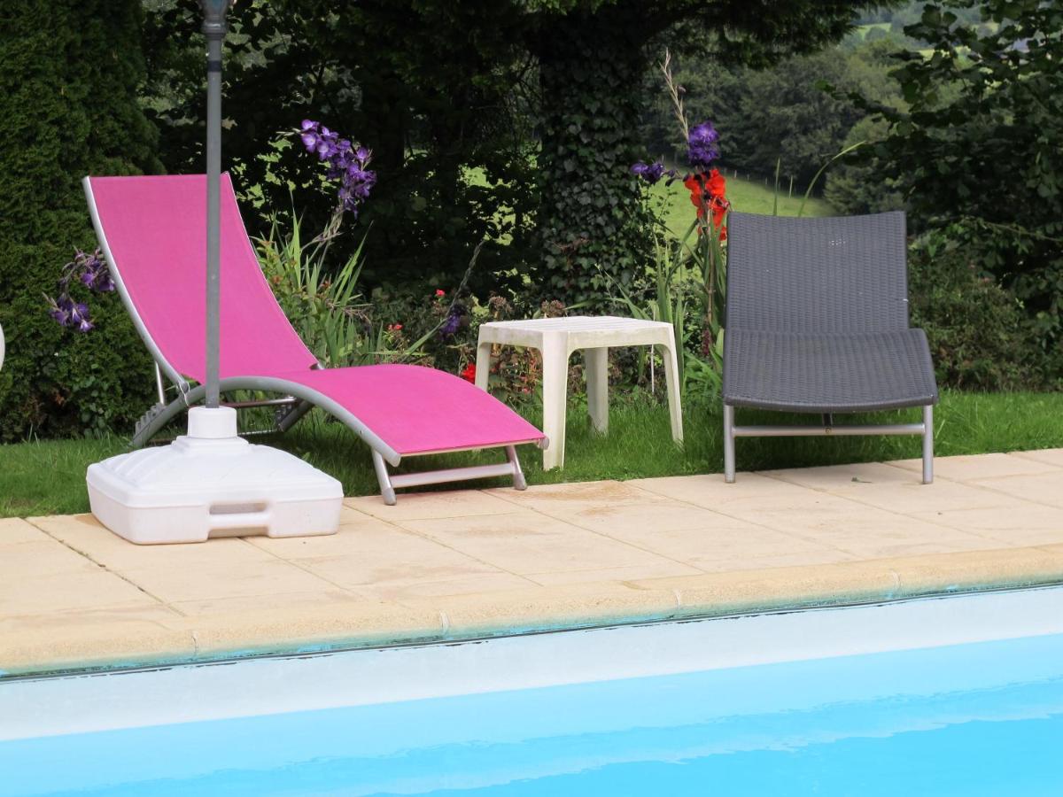 Piscine de l'établissement Logis Deshors-Foujanet ou située à proximité