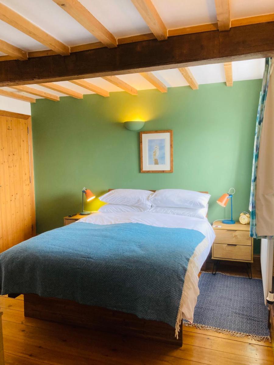 Riverside Bed & Breakfast - Housity