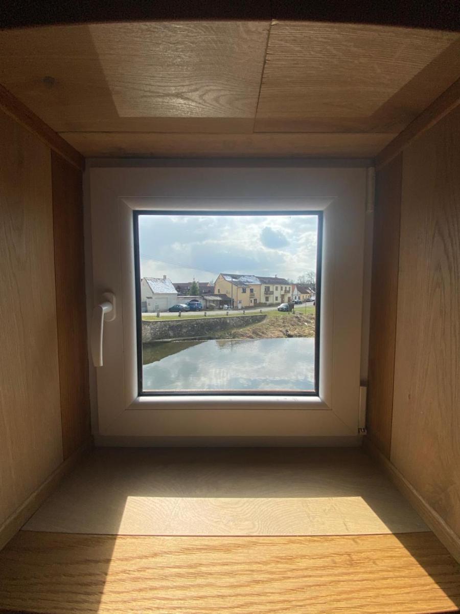 Apartmán U Splavu Putim - Housity
