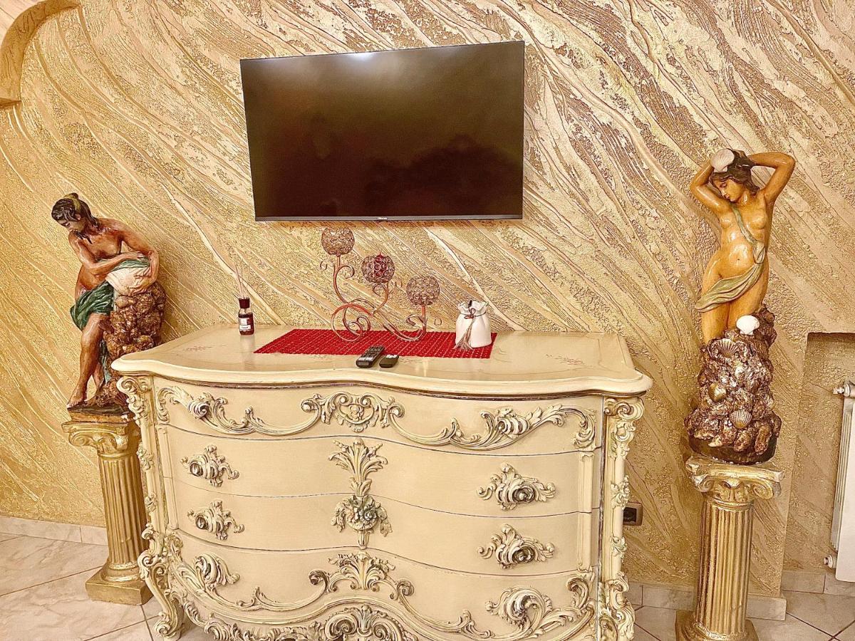 Gold luxury suite home roma - Housity