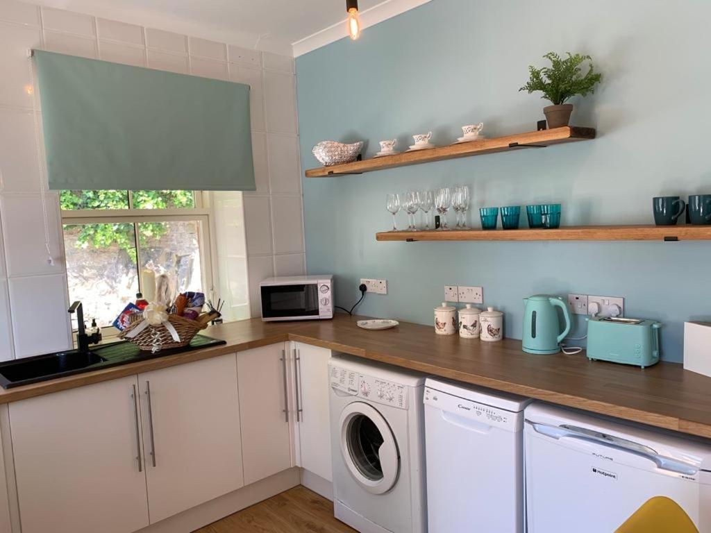 Seaview Cottage - Housity