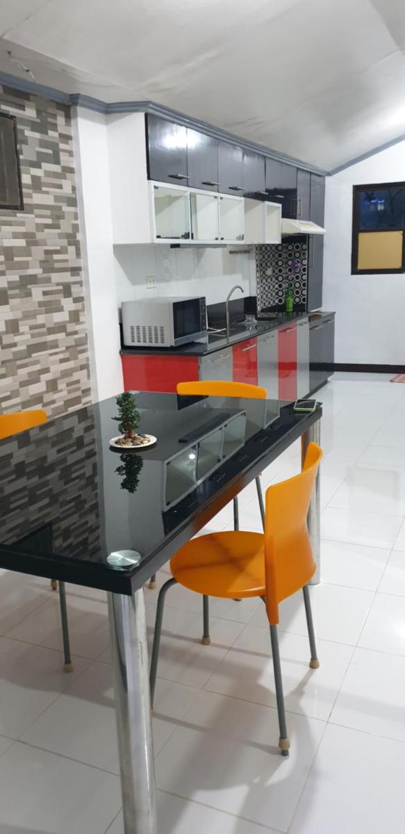 Fully furnished, peaceful and lovely home that is located 2 minutes from the heart of the city. - Housity