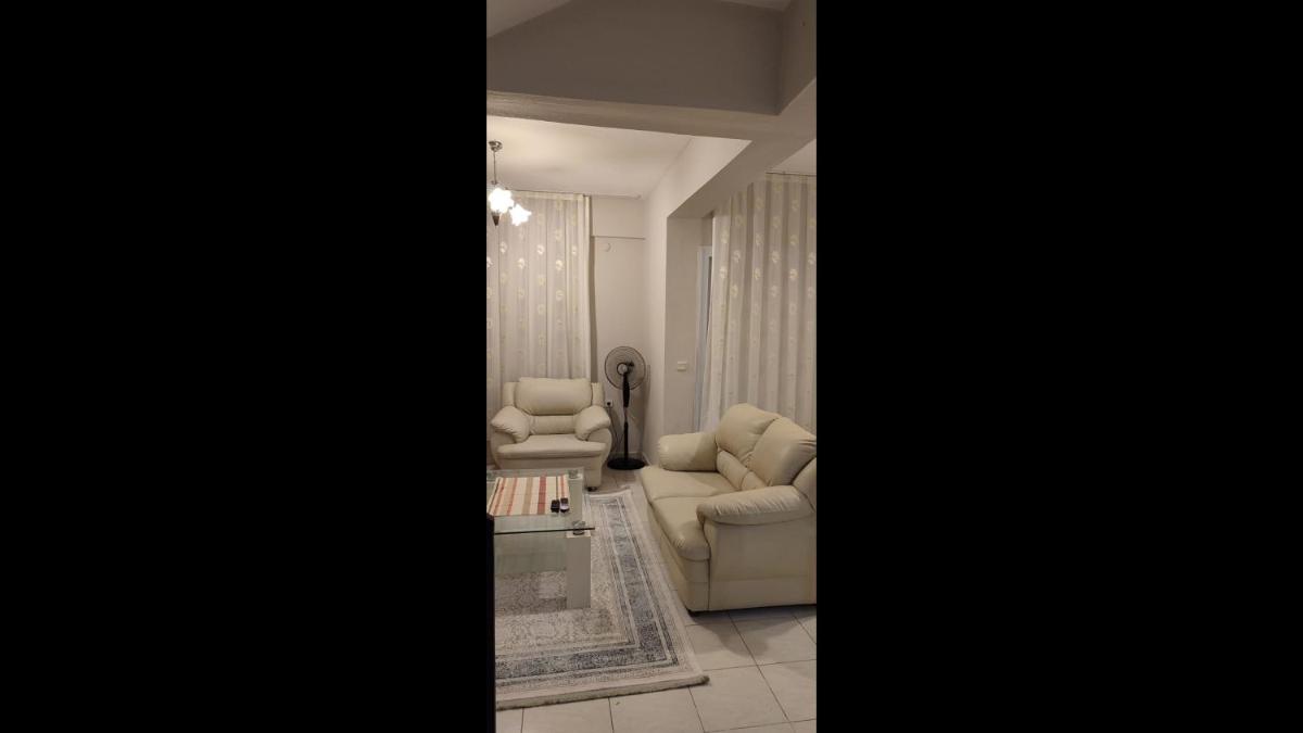 10 munites walk to City Center 10 munites walk to Ladies Beach - Housity