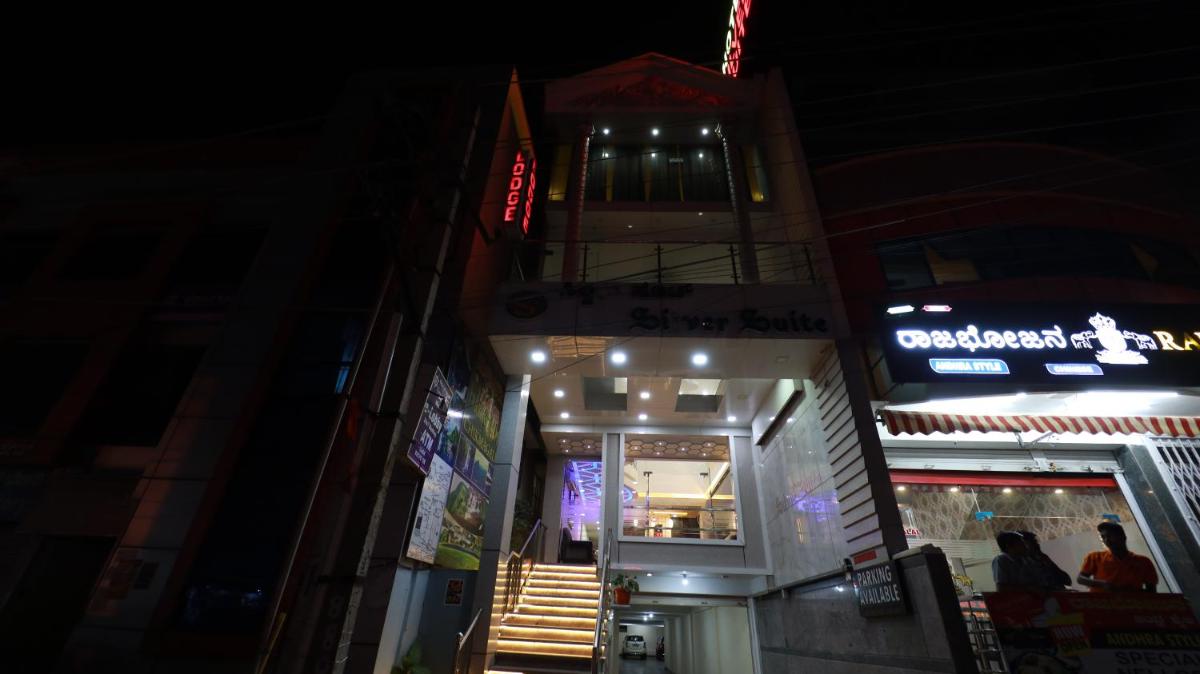 Silver Suite - Housity