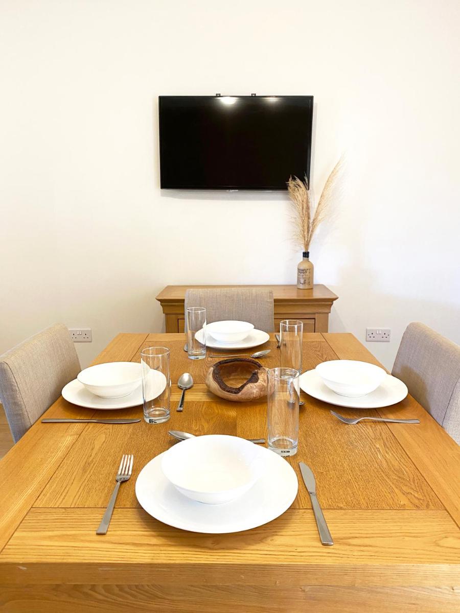 Freshly renovated 2 bedroom Victorian town house. - Housity