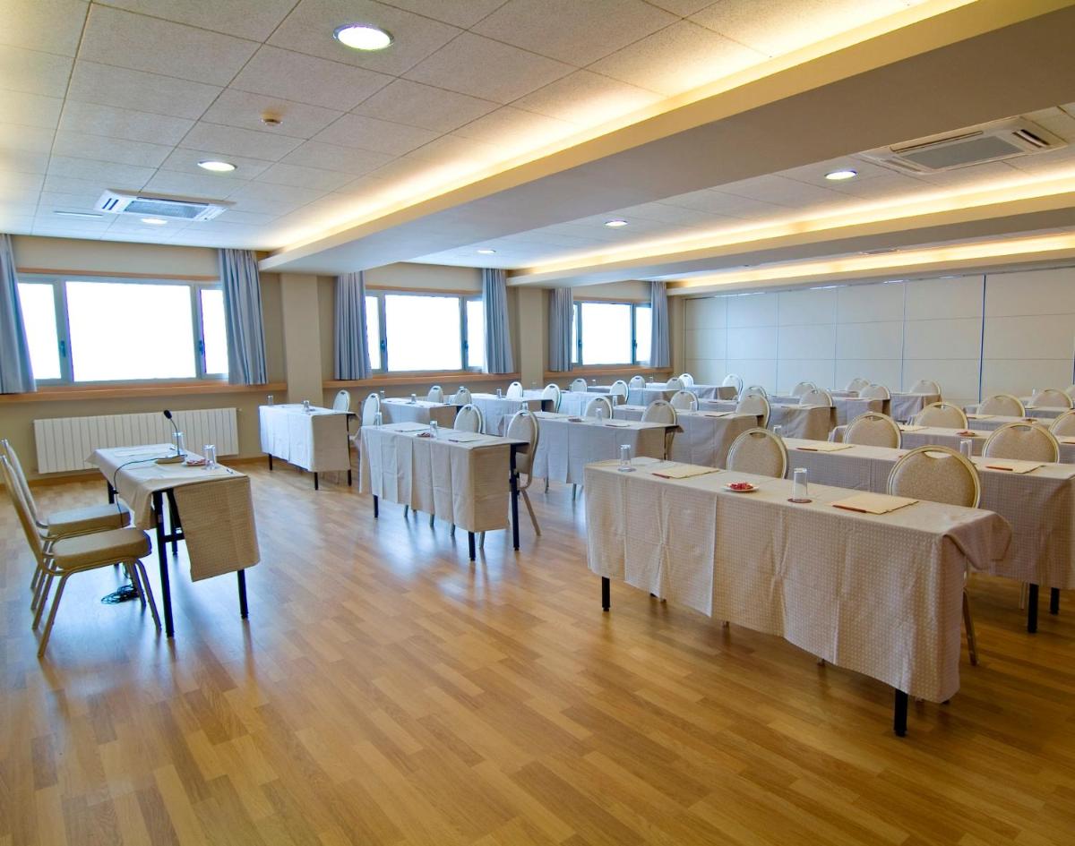 Zona business o sala de conferencias en Hotel & Spa La Collada