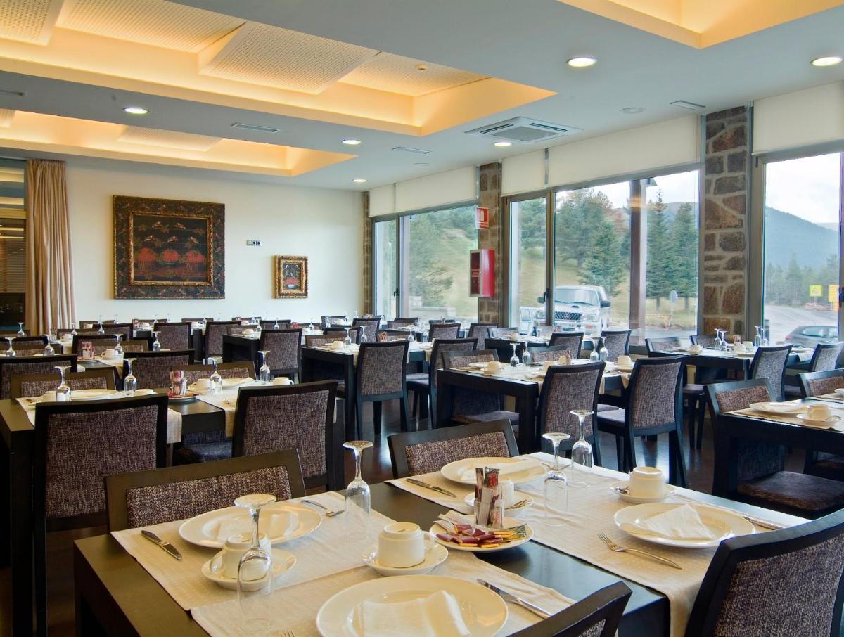 Un restaurante o sitio para comer en Hotel & Spa La Collada