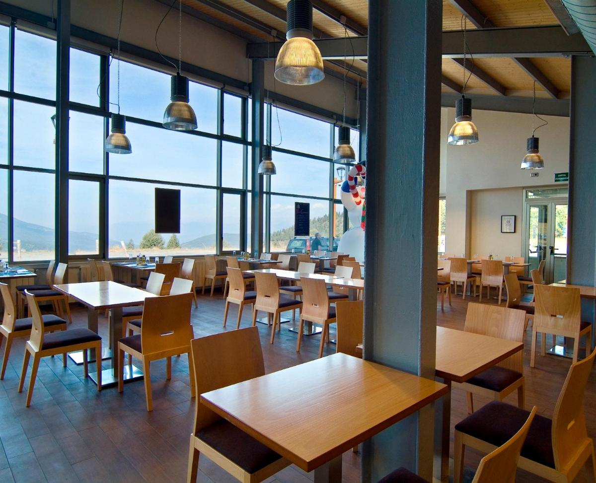 Un restaurante o sitio para comer en Hotel & Spa La Collada