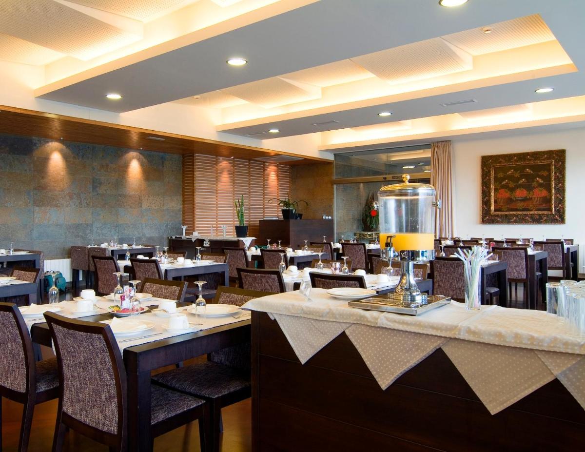 Un restaurante o sitio para comer en Hotel & Spa La Collada