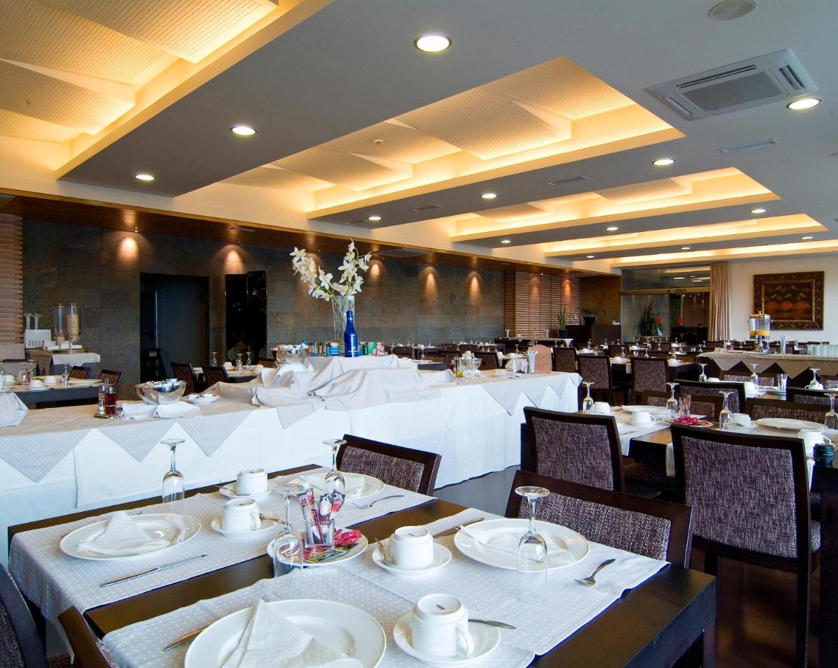 Un restaurante o sitio para comer en Hotel & Spa La Collada