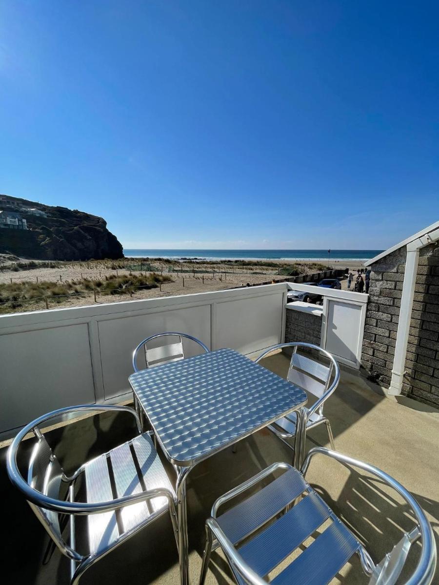 Whispering Waves in Porthtowan @ Cornwall Coastal Holidays - Housity