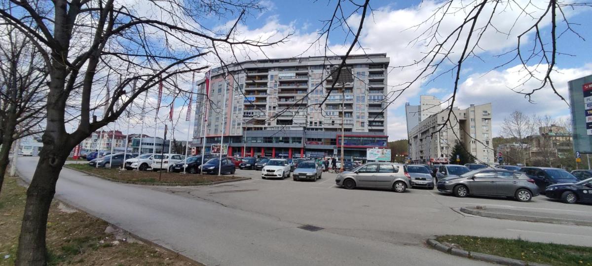 Stan na dan, Titanik Tuzla, centar grada - Housity