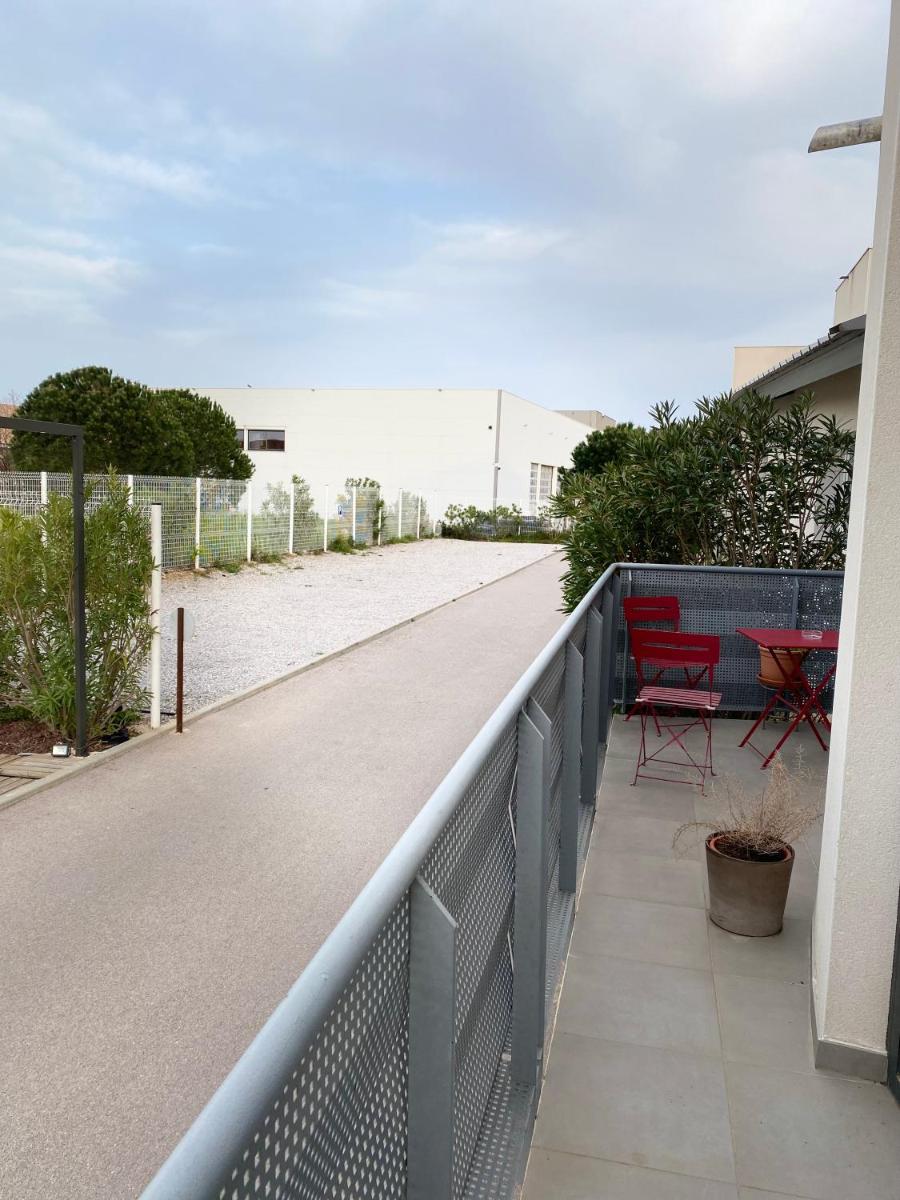 Balcon ou terrasse dans l'établissement The Originals City, Hôtel Les Dômes, Perpignan Sud Saleilles