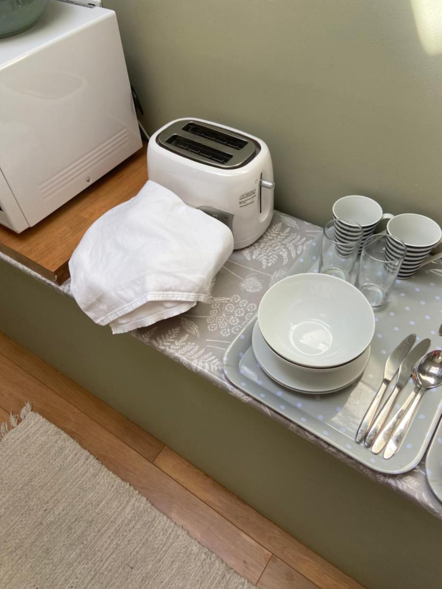 Stunning ANNEXE 1 luxury bedroom, eating area & bathroom only! - Housity