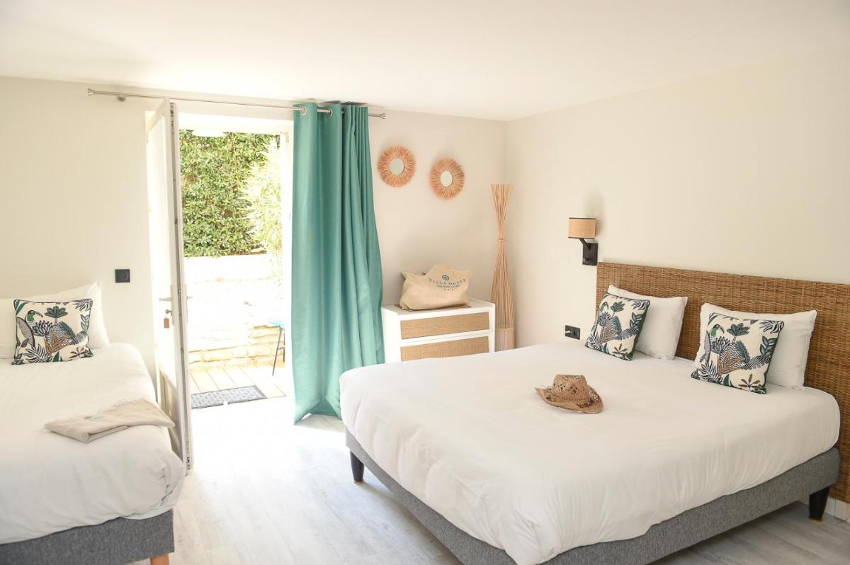 Un ou plusieurs lits dans un hébergement de l'établissement The Originals Boutique Hôtel La Villa Ouest & Spa