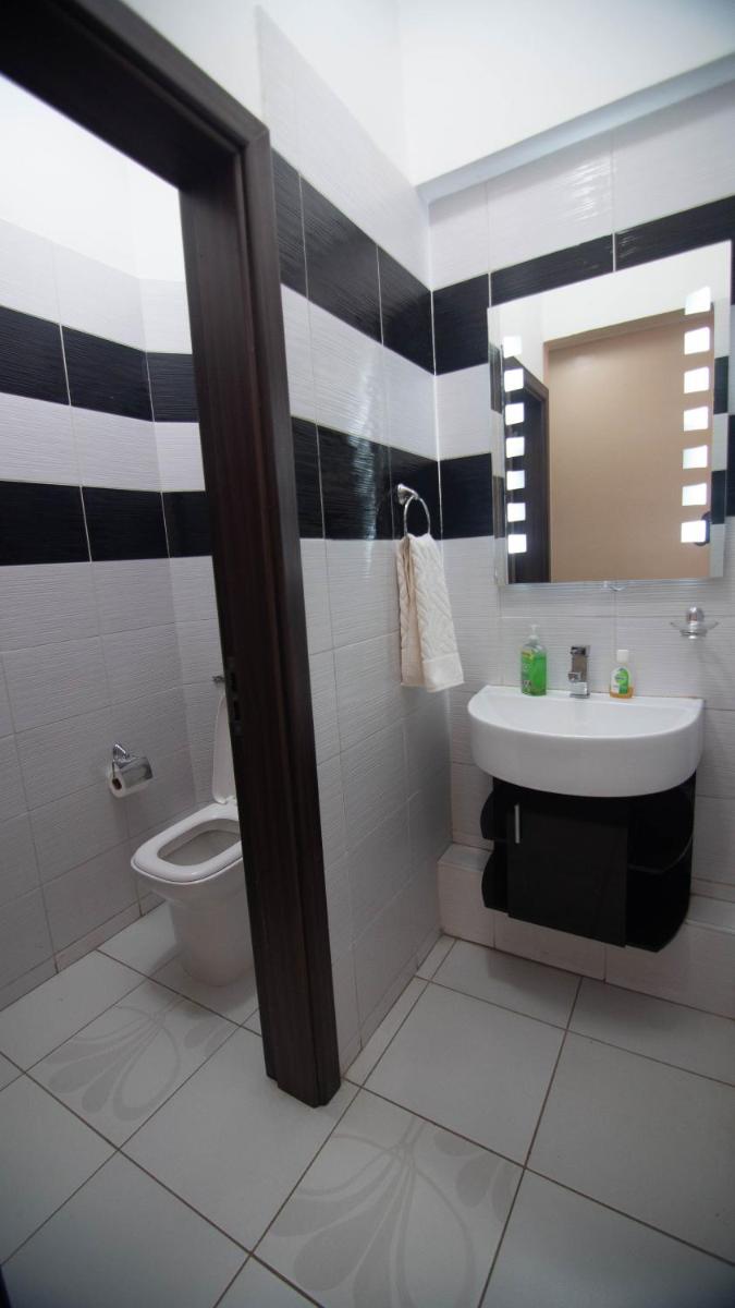 Suitetrails - Vasudev Heights Apartment near Yaya centre