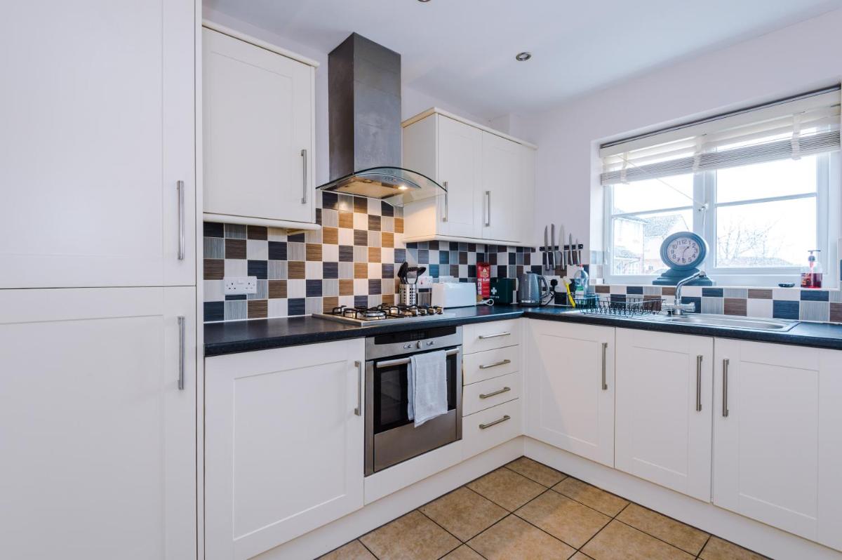 Relaxing 3 Bedroom Chester Home with garden - Housity